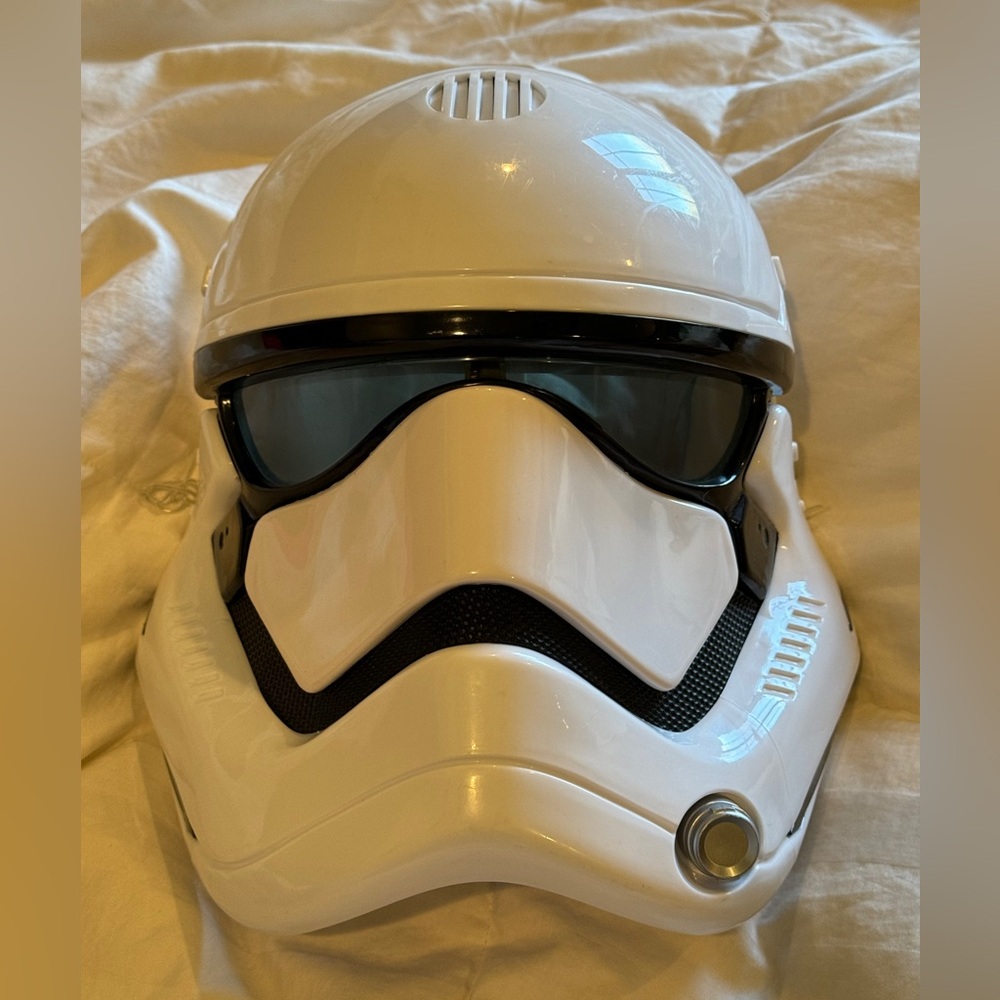 Voice changing trooper mask